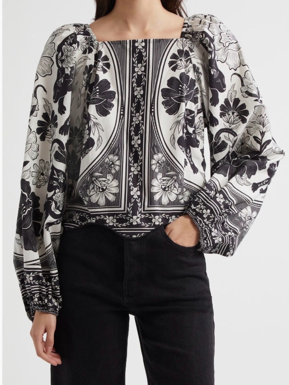 FARM Rio Black and White Floral Puff-Sleeve Blouse